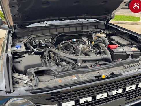 Used 2024 Ford Bronco Wildtrak image 5