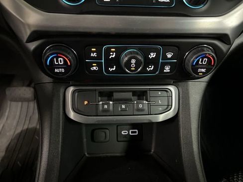 Certified 2023 GMC Acadia SLE w/ Driver Convenience Package FWD image 17