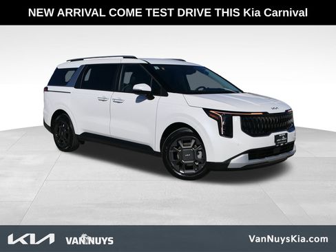 Used 2026 Kia Carnival EX image 1