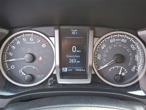 Used 2017 Toyota Tacoma SR5 image 20