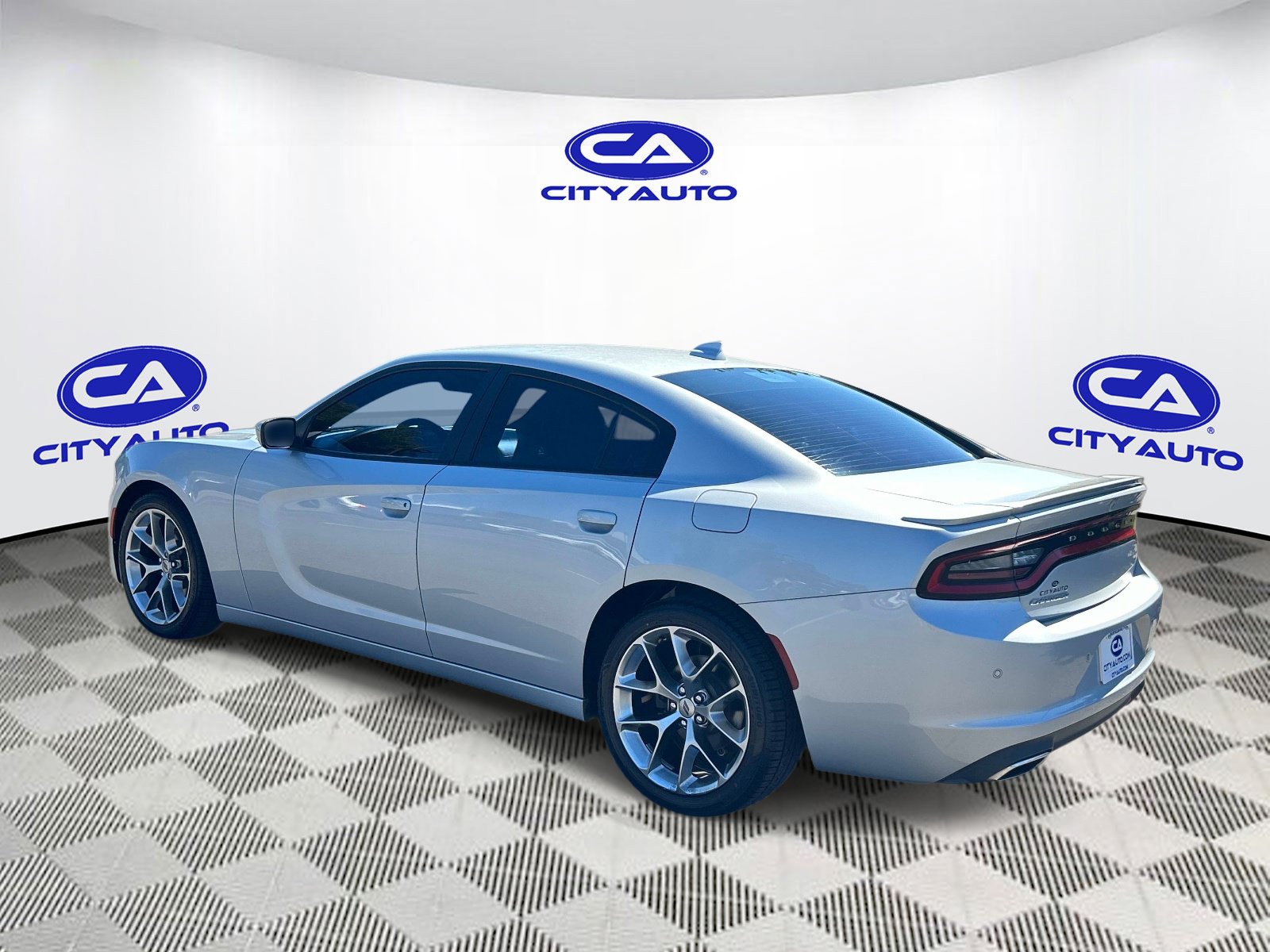 Used 2020 Dodge Charger SXT w/ Plus Group RWD image 5