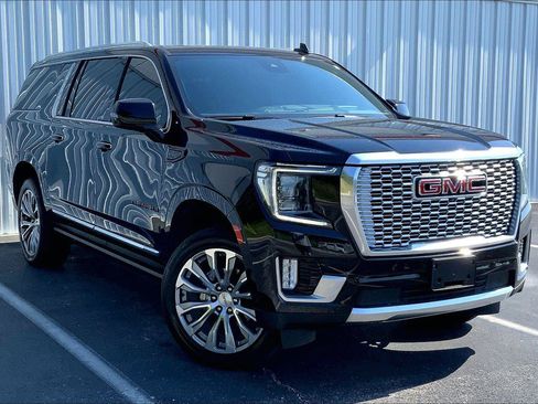 Used 2023 GMC Yukon XL Denali w/ Denali Reserve Package AWD/4WD image 2