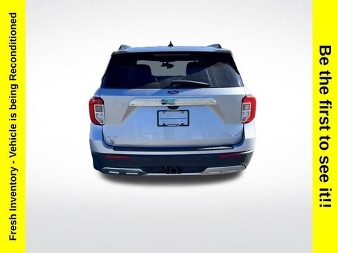 Used 2022 Ford Explorer XLT AWD/4WD image 3