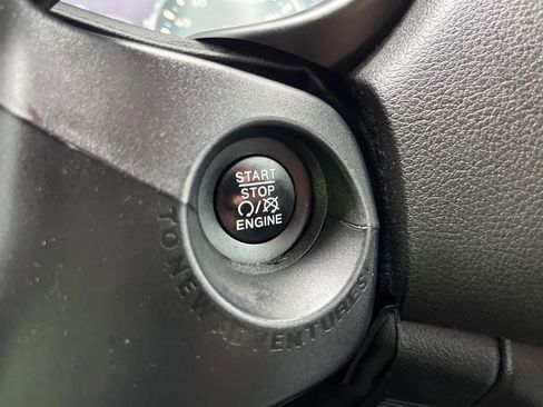 Used 2015 Jeep Renegade Limited FWD image 29