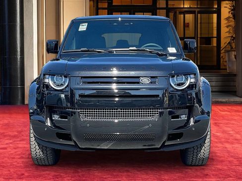 New 2026 Land Rover Defender 110 X-Dynamic SE image 2