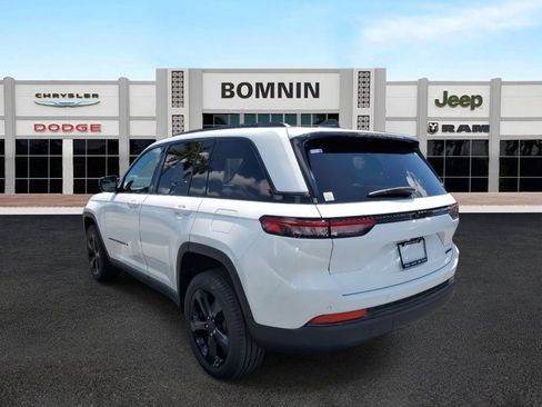 Used 2025 Jeep Grand Cherokee Limited w/ Black Appearance Package image 4