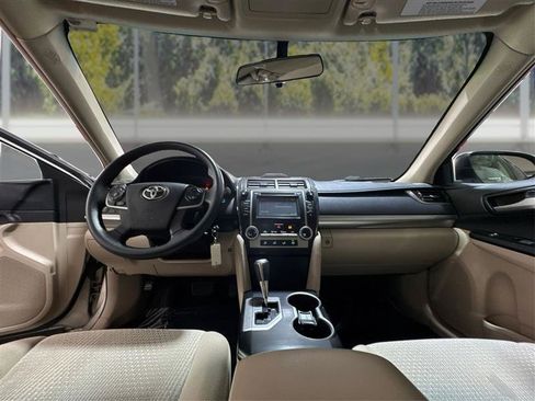 Used 2014 Toyota Camry LE image 21