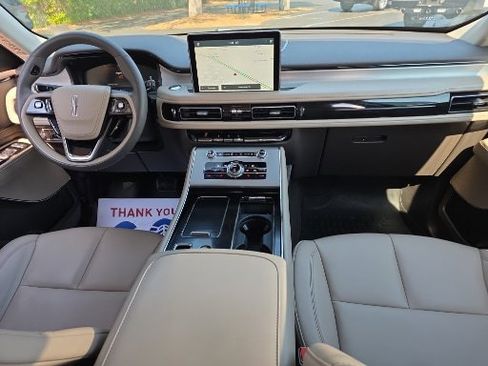 Used 2022 Lincoln Aviator 2WD image 3