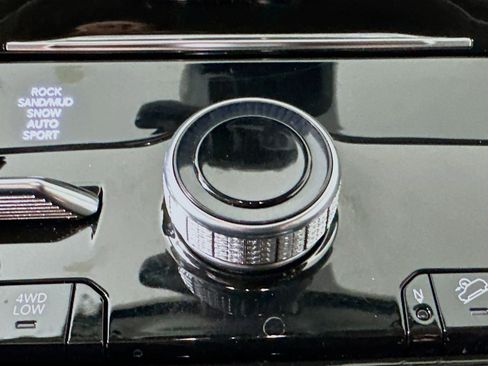 Used 2022 Jeep Grand Cherokee Limited 4xe image 25