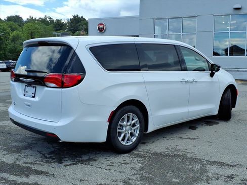 New 2027 Chrysler Pacifica LX FWD image 4