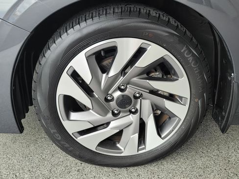 Used 2023 Subaru Legacy Limited AWD/4WD image 6