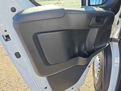 Used 2025 RAM ProMaster 2500 w/ Convenience Group image 11