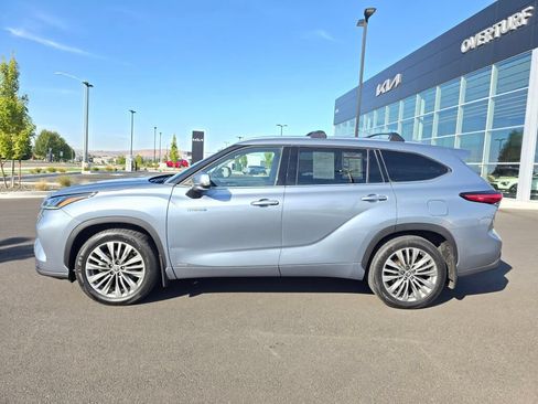 Used 2021 Toyota Highlander Platinum AWD/4WD image 3
