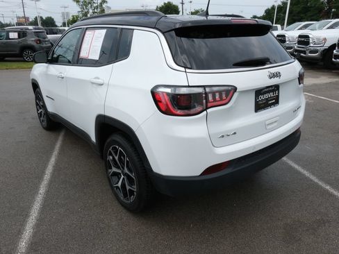 Certified 2025 Jeep Compass Limited AWD/4WD image 9