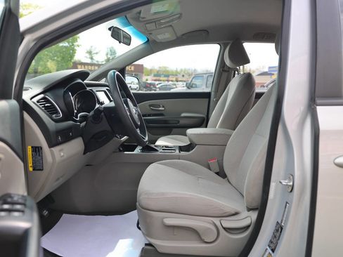 Used 2019 Kia Sedona L FWD image 15