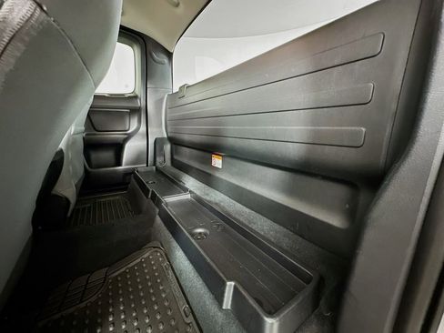 Used 2019 Toyota Tacoma SR image 17