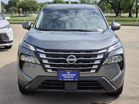 Used 2025 Nissan Rogue SV FWD image 3
