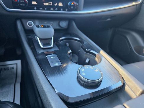 Used 2023 Nissan Rogue SV w/ SV Premium B Package image 28