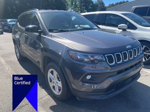 Used 2023 Jeep Compass Latitude AWD/4WD image 3