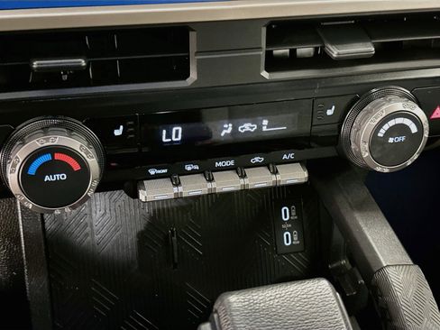 Used 2025 Toyota Tacoma TRD Off-Road AWD/4WD image 24