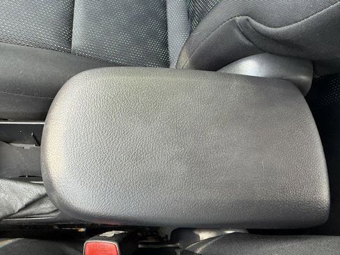 Used 2009 Toyota Matrix S FWD image 34