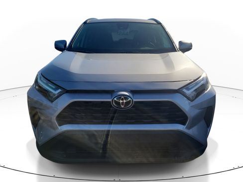 Used 2025 Toyota RAV4 XLE AWD/4WD image 2