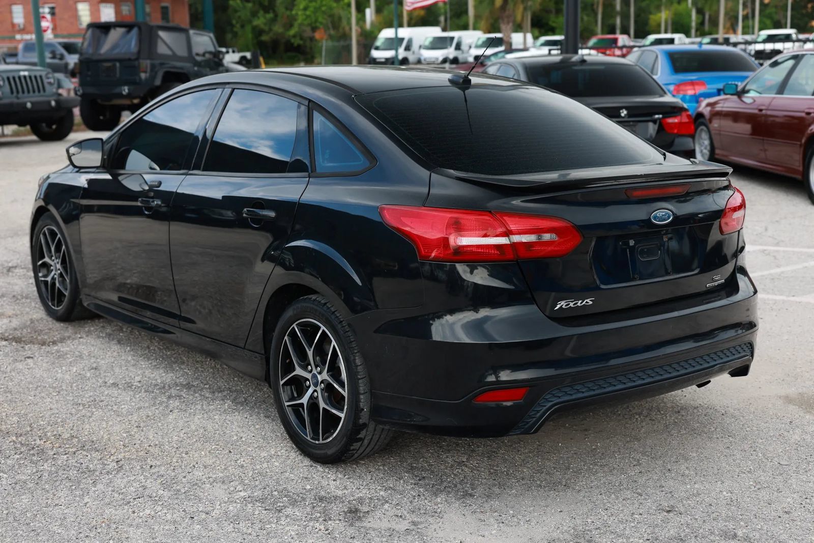 Used 2015 Ford Focus SE w/ SE Sport Package FWD image 4