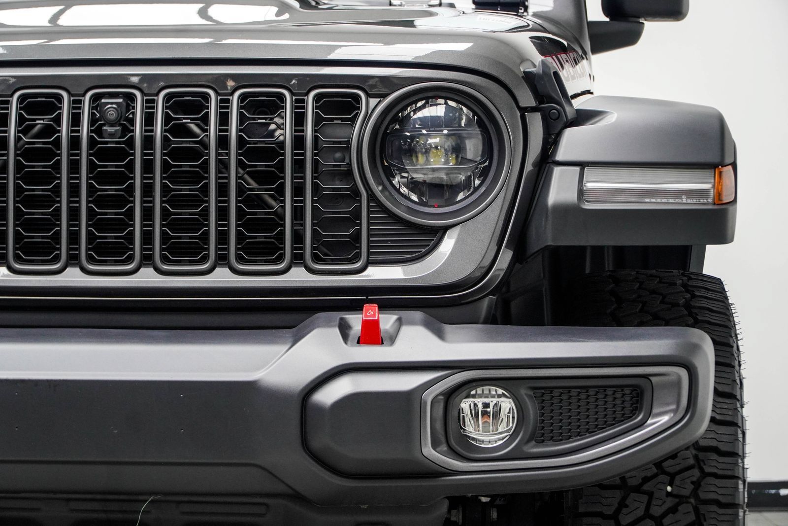Used 2024 Jeep Gladiator Rubicon w/ Technology Group AWD/4WD image 13