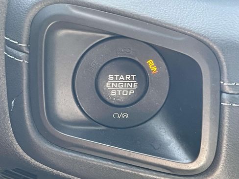 Used 2024 Jeep Wrangler Unlimited Sahara AWD/4WD image 23