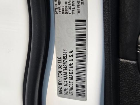 Used 2025 Jeep Grand Cherokee L Altitude RWD image 32