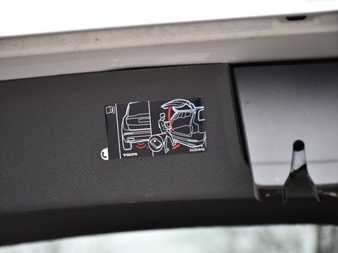 Certified 2025 Volvo XC90 B6 Plus image 26