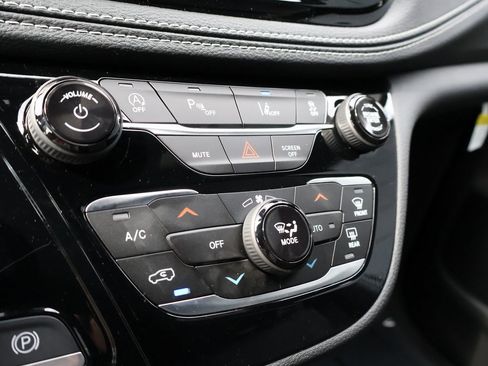 New 2026 Chrysler Pacifica Select image 38