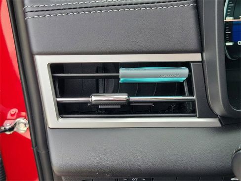 Used 2024 Mitsubishi Outlander image 33