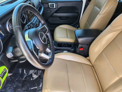 Used 2018 Jeep Wrangler Unlimited Sahara AWD/4WD image 4