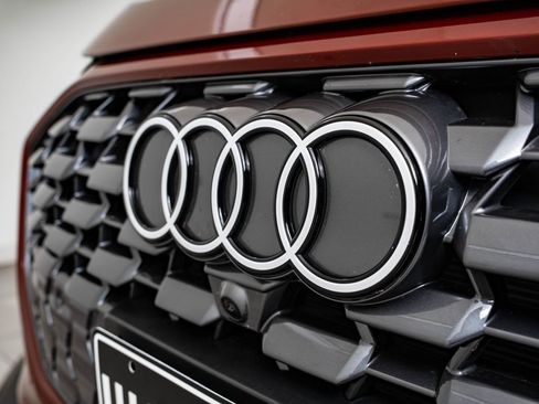 Used 2025 Audi Q5 Premium Plus w/ Premium Plus AWD/4WD image 3