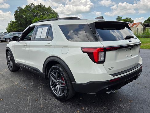 Used 2025 Ford Explorer ST AWD/4WD image 3