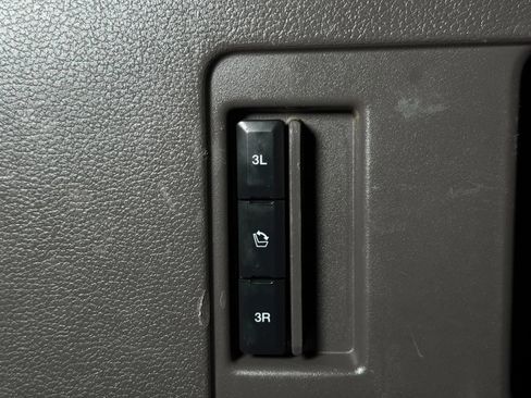 Used 2019 Ford Expedition XLT w/ Equipment Group 201A AWD/4WD image 14