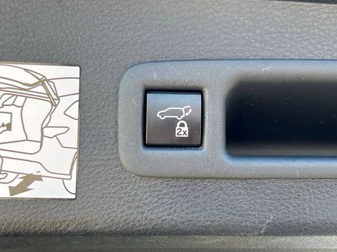 Used 2021 Toyota Sienna Platinum image 17