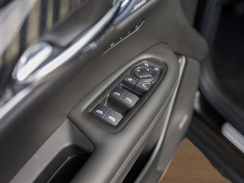 Certified 2025 Cadillac XT6 Premium Luxury FWD image 24