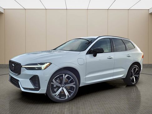Used 2025 Volvo XC60 T8 Ultra w/ Protection Package Premier image 2