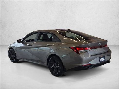 Used 2023 Hyundai Elantra SEL FWD image 8