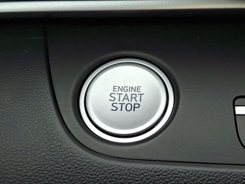 Certified 2025 Hyundai Elantra Limited FWD image 23