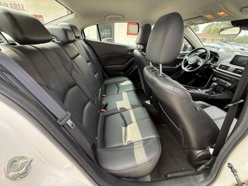 Used 2018 MAZDA MAZDA3 Touring FWD image 17