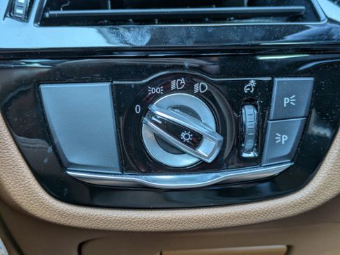 Used 2022 BMW 540i w/ Convenience Package image 26