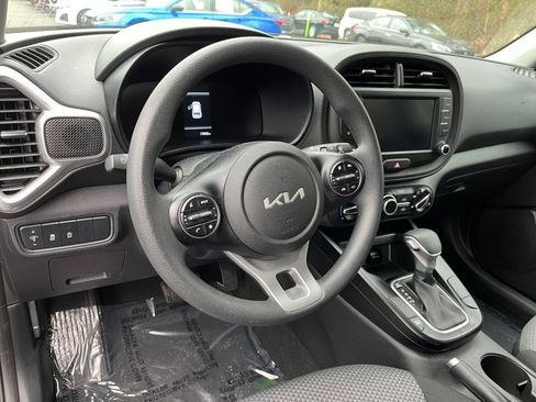 Used 2025 Kia Soul LX w/ LX Technology Package image 25