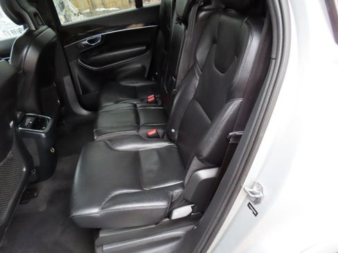 Used 2018 Volvo XC90 T6 Momentum w/ Convenience Package image 11