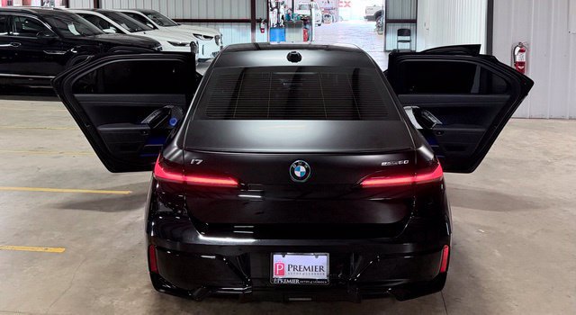 Used 2024 BMW i7 eDrive50 w/ M Sport Package RWD image 40