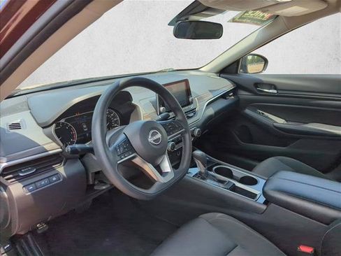 Used 2024 Nissan Altima 2.5 SV FWD image 10