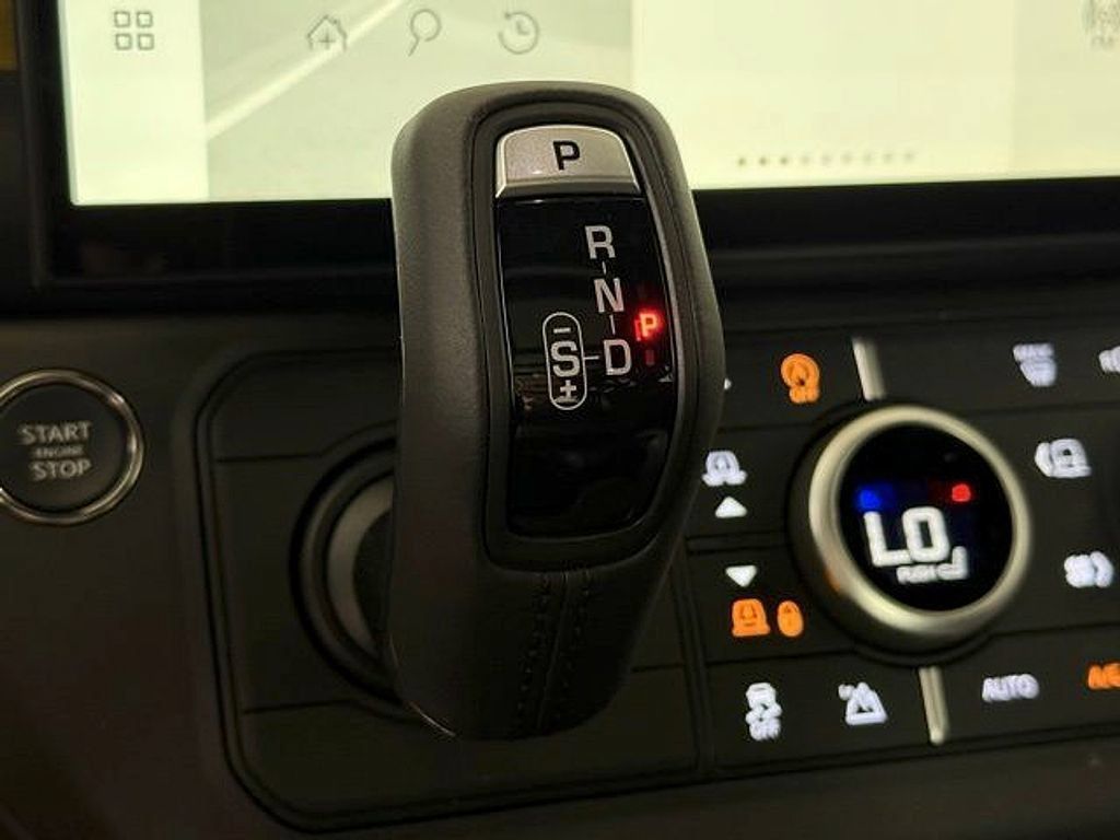 New 2026 Land Rover Defender 110 AWD/4WD image 39