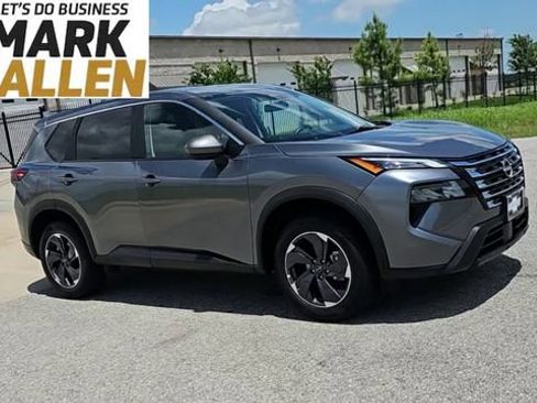Used 2025 Nissan Rogue SV FWD image 2